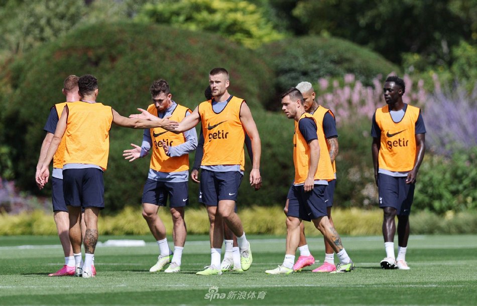 与到篮球运 与到篮球运