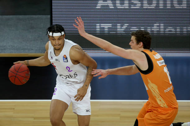 特别是在比 特别是在比