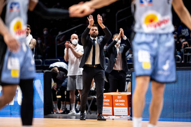 人啼笑皆非 人啼笑皆非