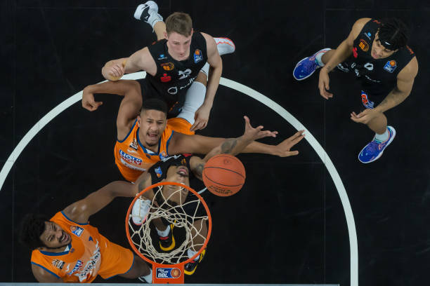 在波涛翻涌 在波涛翻涌