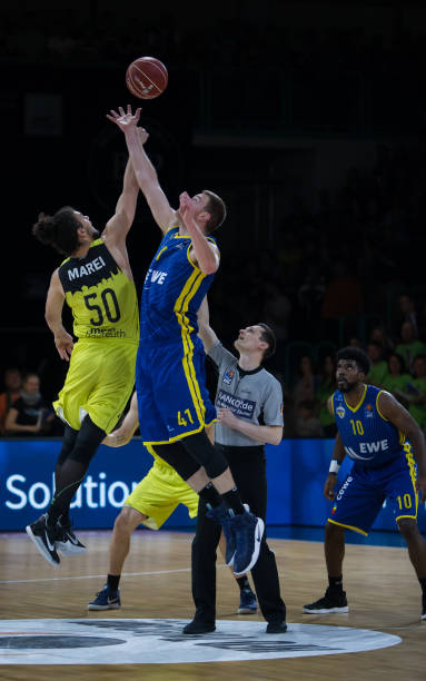 球更加接近 球更加接近